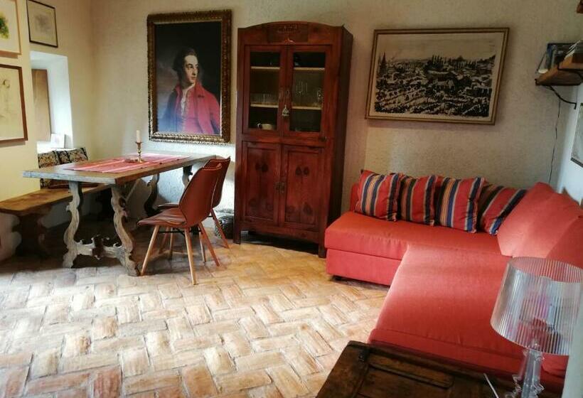 スタンダードルーム, Castrum Di Serravalle