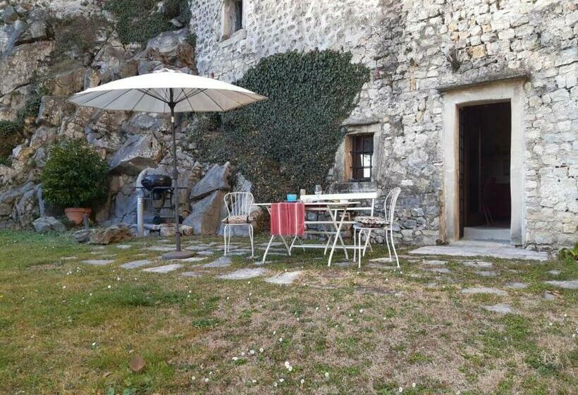 スタンダードルーム, Castrum Di Serravalle