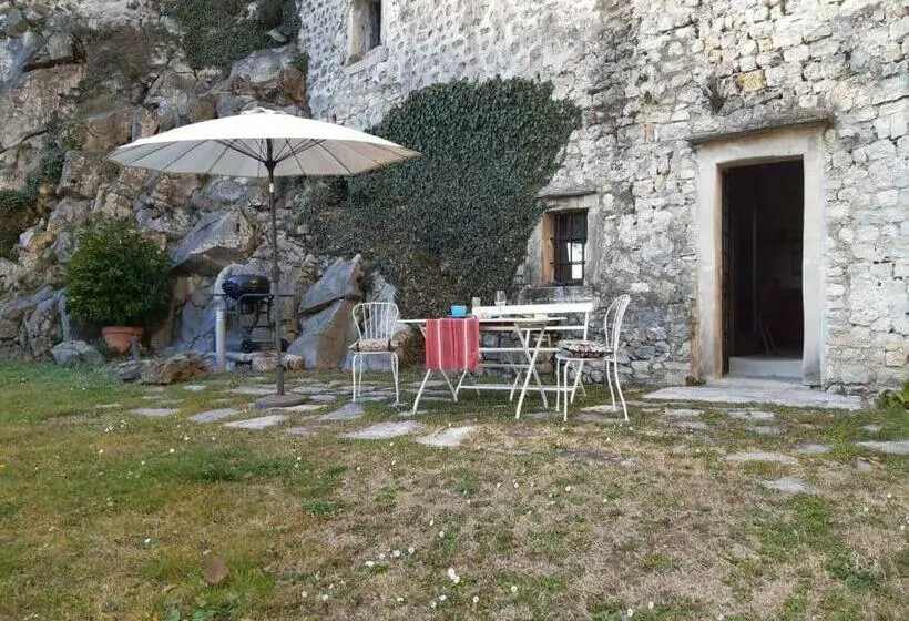 スタンダードルーム, Castrum Di Serravalle