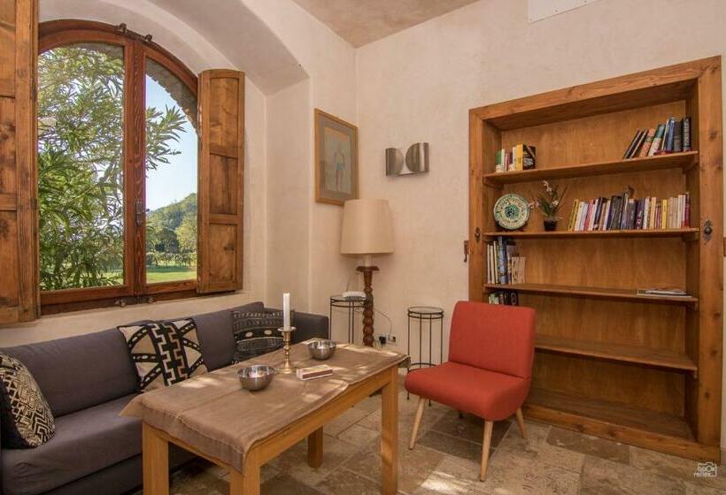 スタンダードルーム, Castrum Di Serravalle