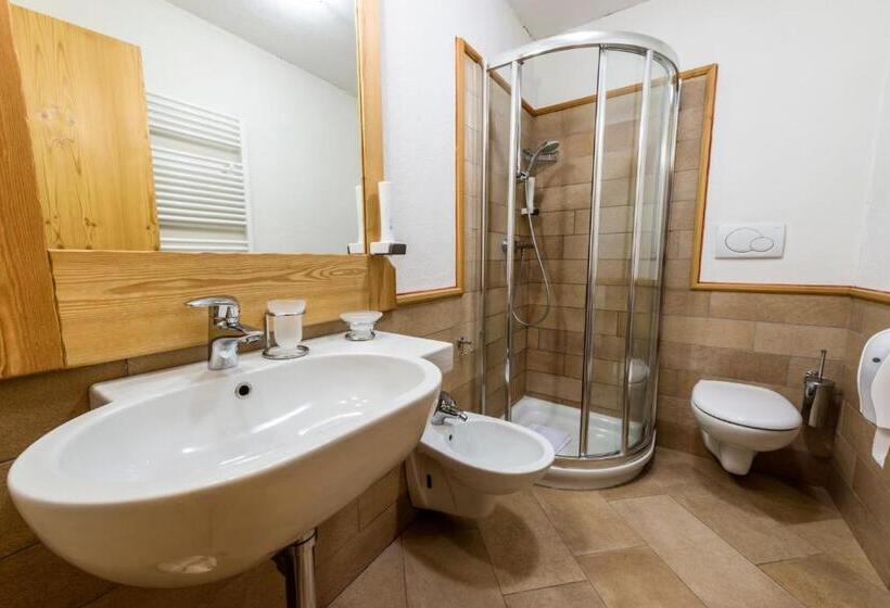 شقة من غرفة نوم واحدة متصلة, Rifugio Lago Nambino