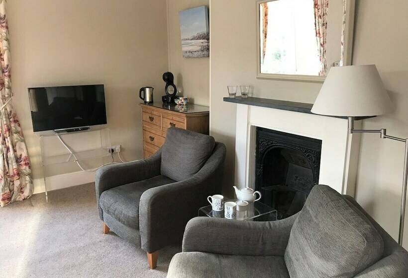 디럭스 룸, The Old Parsonage