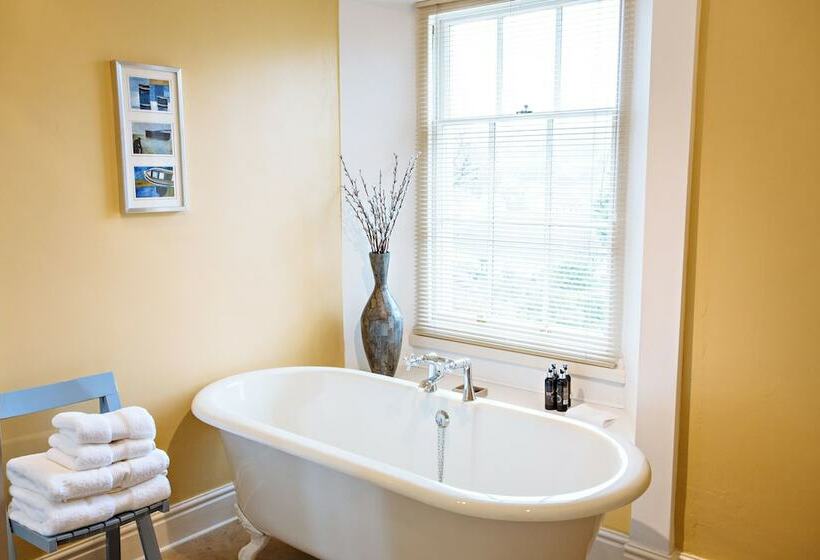 디럭스 룸, The Old Parsonage