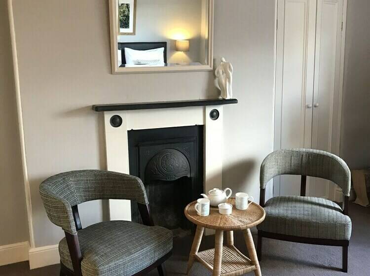 디럭스 룸, The Old Parsonage