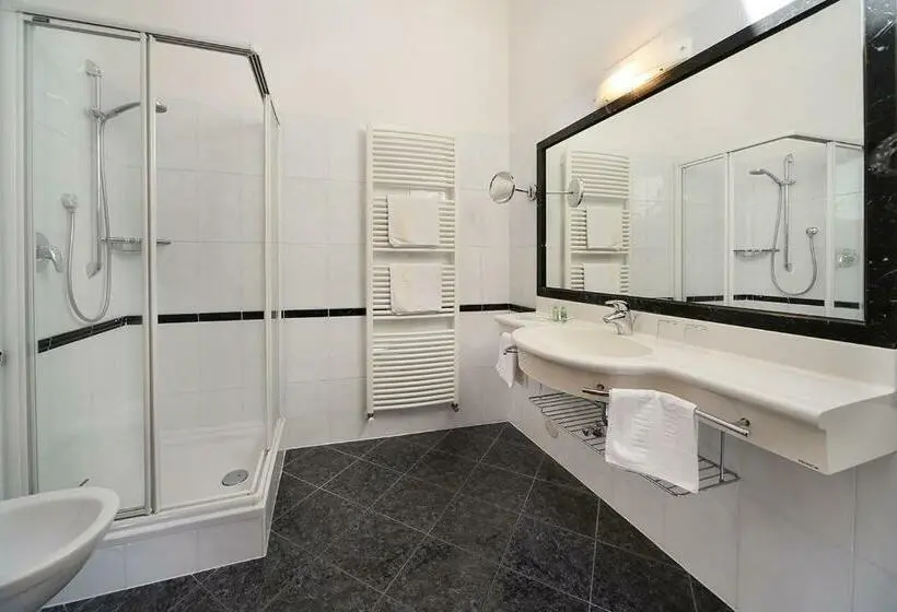 اتاق استاندارد یک تخته با بالکن, Boutique Hotel Ballguthof Am Golfplatz