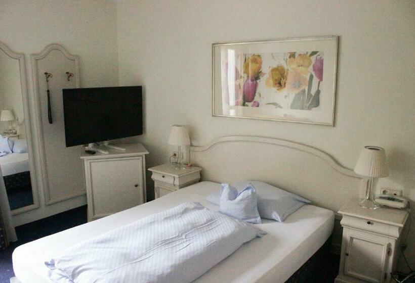 غرفة قياسية فردية مزودة بشُرفة, Boutique Hotel Ballguthof Am Golfplatz