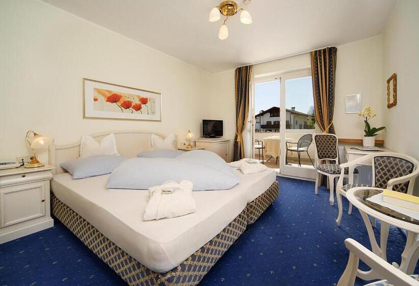 غرفة ديلوكس مزودة بشرفة, Boutique Hotel Ballguthof Am Golfplatz