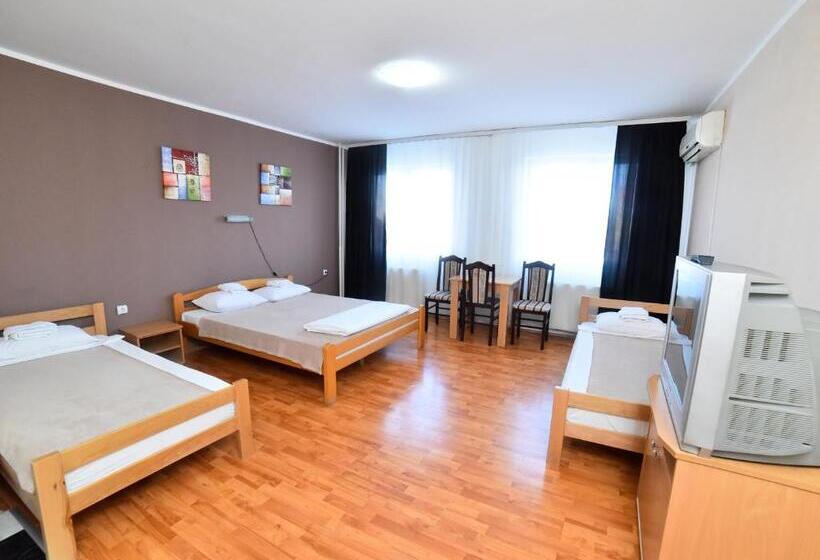 اتاق استاندارد سه نفره, Milkaza