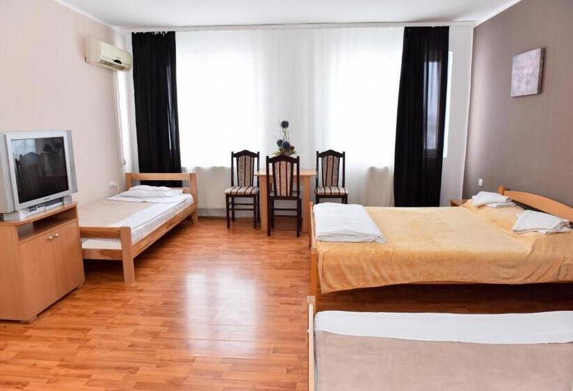 اتاق استاندارد سه نفره, Milkaza