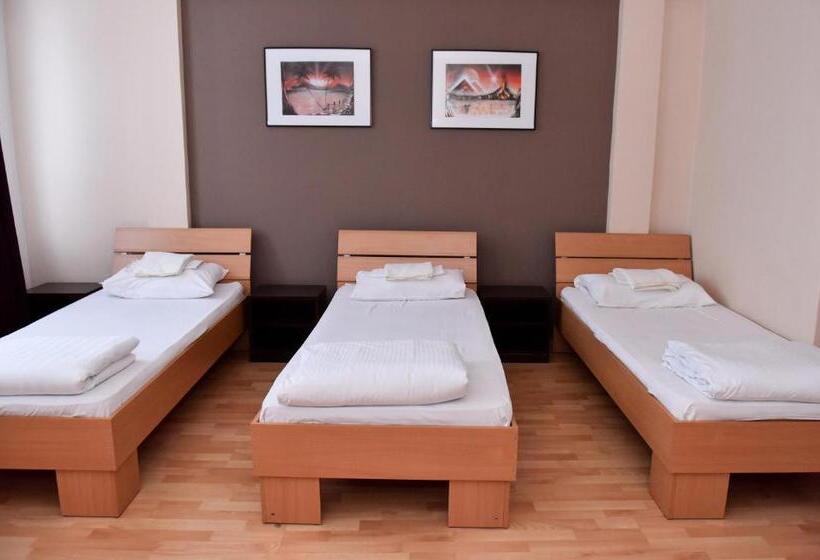 اتاق استاندارد چهار تخته, Milkaza