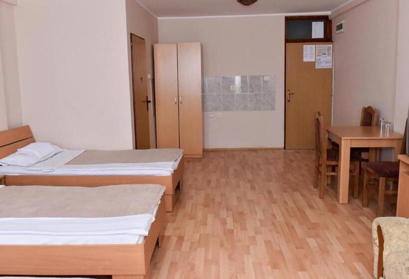 اتاق استاندارد سه نفره, Milkaza