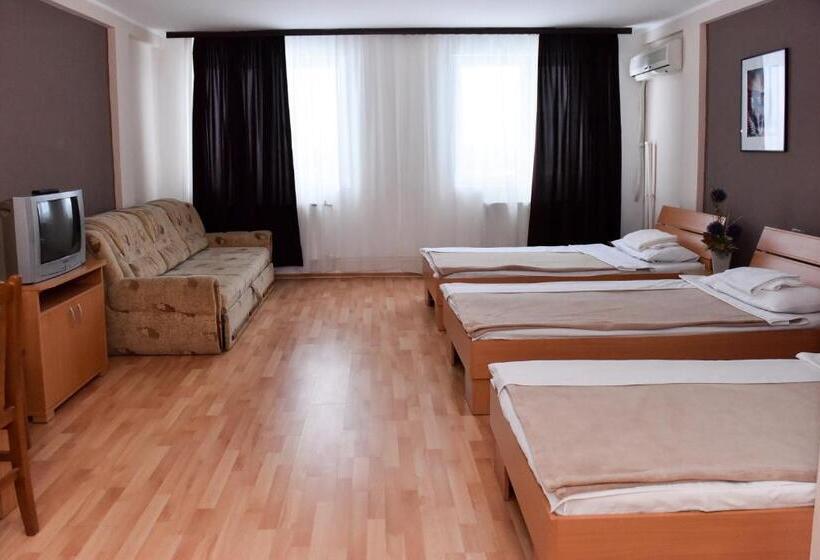 اتاق استاندارد سه نفره, Milkaza