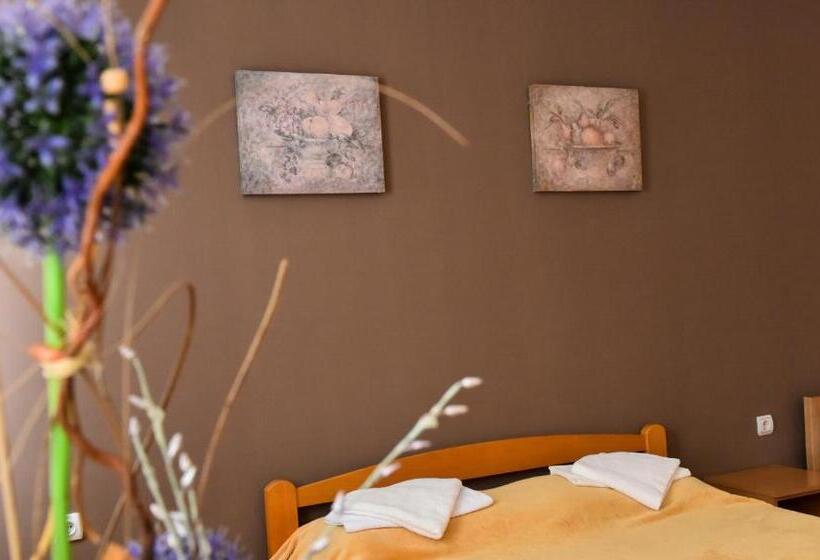 اتاق استاندارد سه نفره, Milkaza