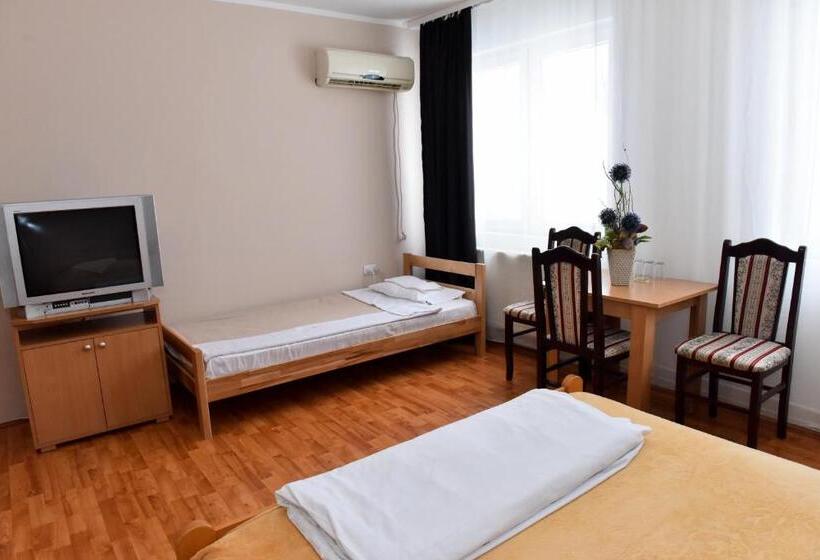 اتاق استاندارد سه نفره, Milkaza