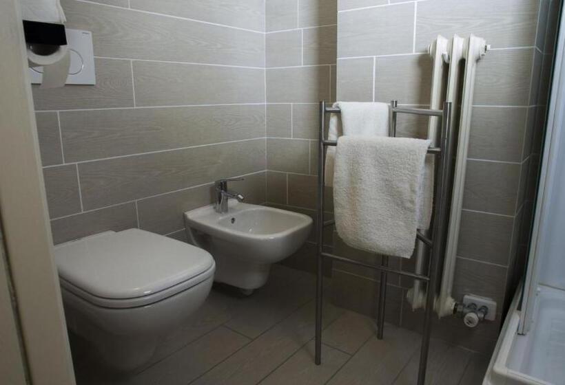 غرفة قياسية ثلاثية, B&b Francolini