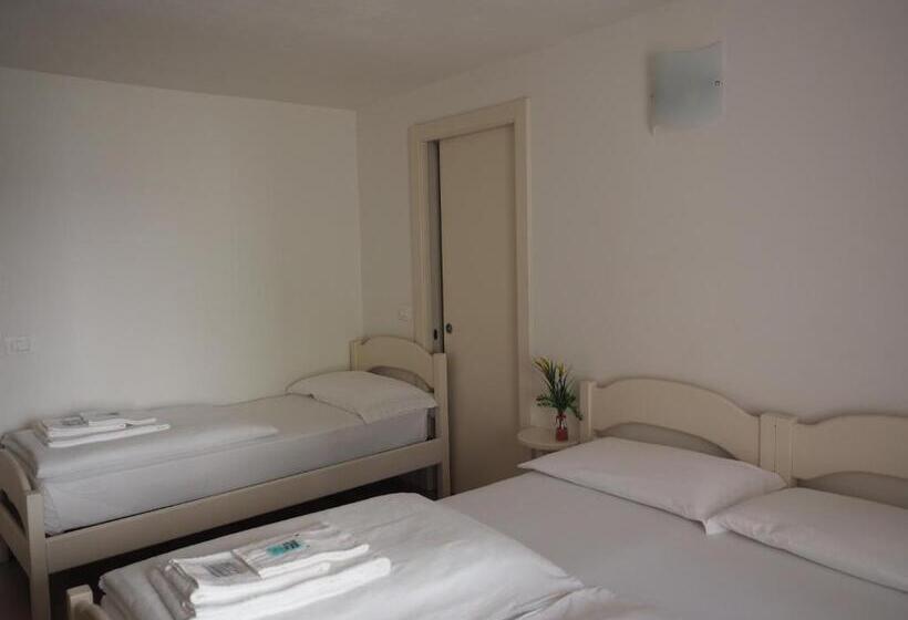 غرفة قياسية ثلاثية, B&b Francolini