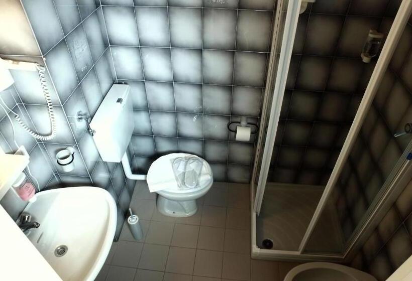 חדר סטנדרט לארבעה, B&b Francolini