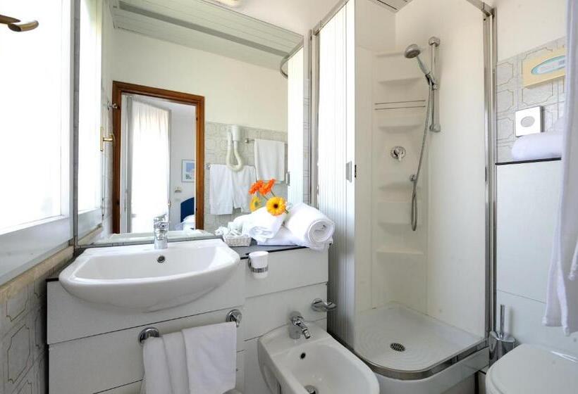 Номер Стандарт Трехместный, Caesar