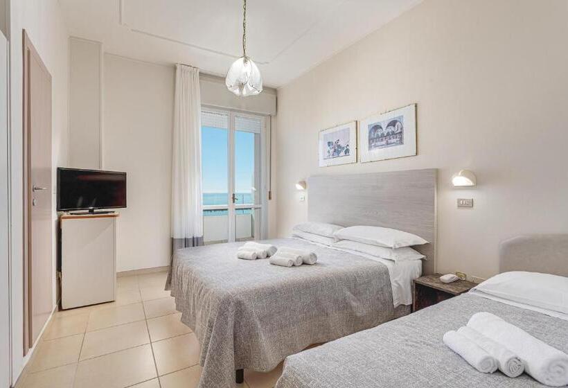 Номер Стандарт Трехместный, Caesar