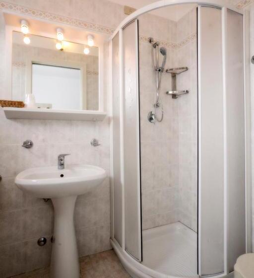 Номер Стандарт, Erika