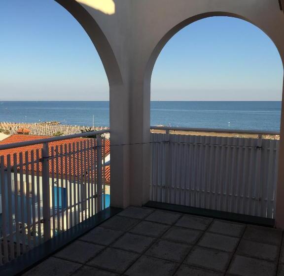 Номер Стандарт Вид на Море с Балконом, Erika