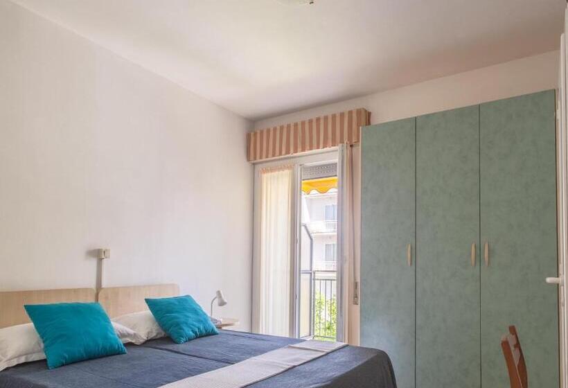 חדר סטנדרט לשלושה עם מרפסת, Esedra