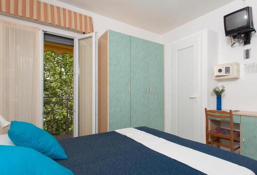 חדר סטנדרט לשלושה עם מרפסת, Esedra