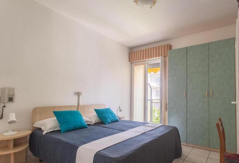 חדר לארבעה סטנדרטי עם מרפסת, Esedra