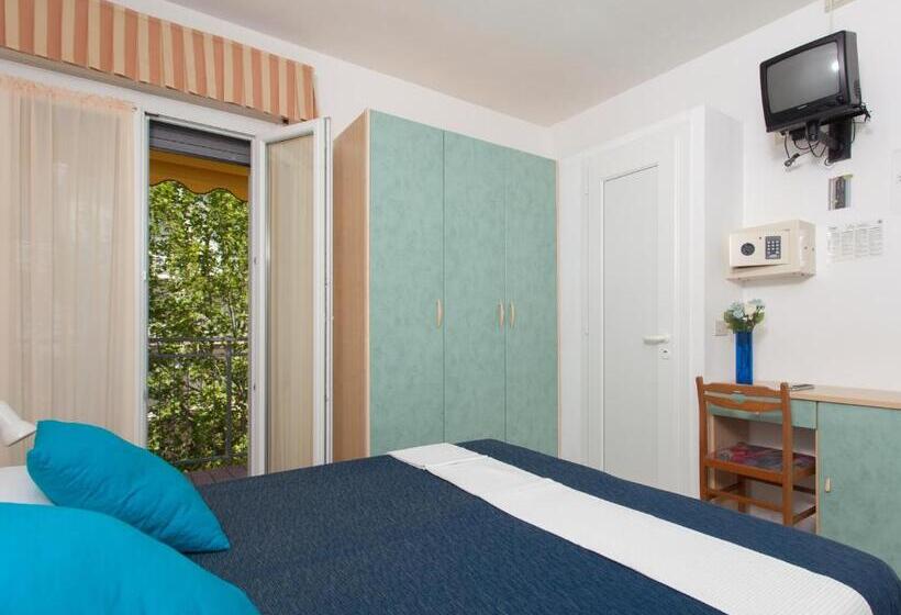 חדר לארבעה סטנדרטי עם מרפסת, Esedra