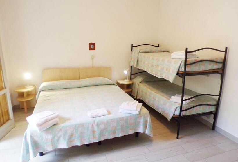 חדר לארבעה סטנדרטי עם מרפסת, Esedra