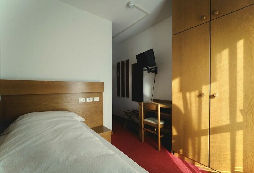 חדר סטנדרט יחיד, Ferrari