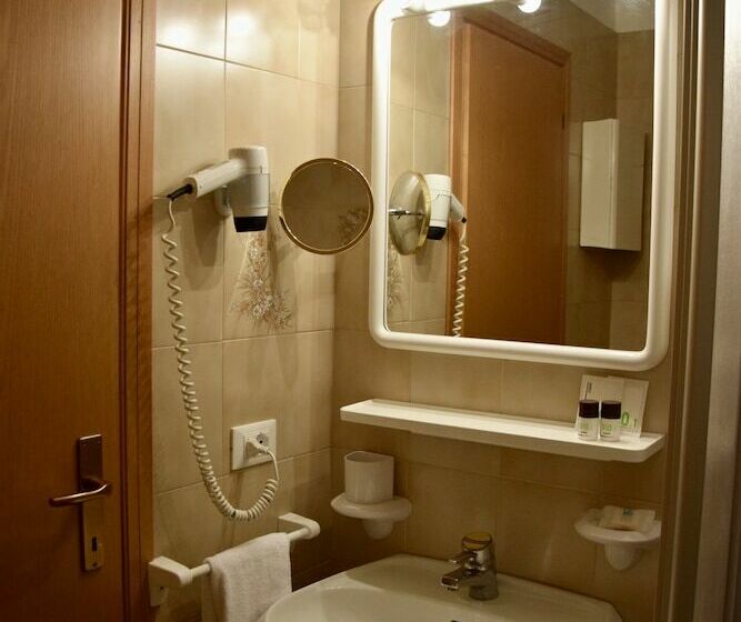 חדר סטנדרט יחיד, Ferrari