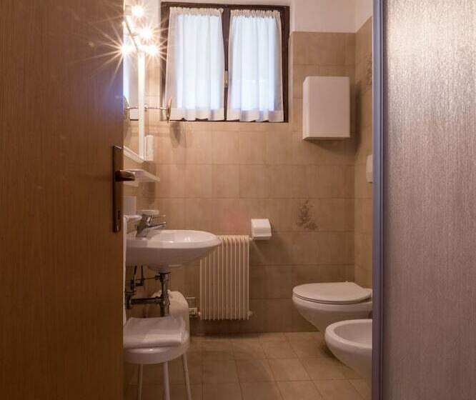 חדר סטנדרט לארבעה, Ferrari