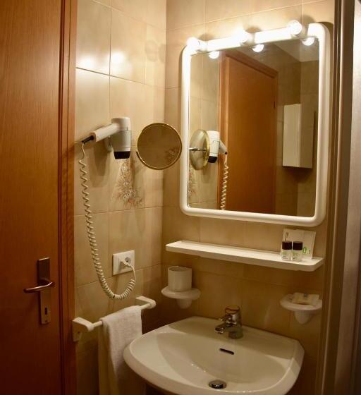 חדר סטנדרט יחיד, Ferrari