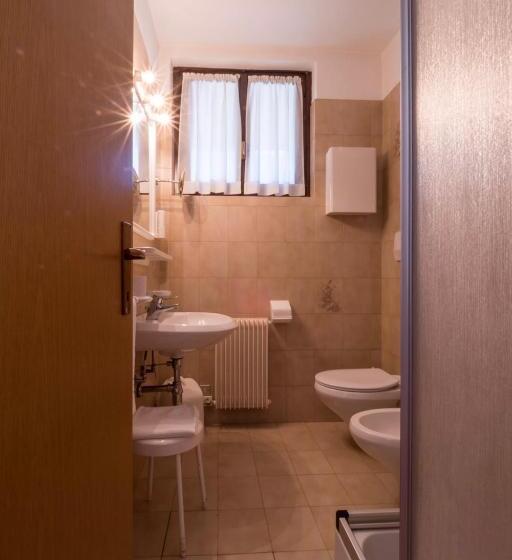 חדר סטנדרט יחיד, Ferrari