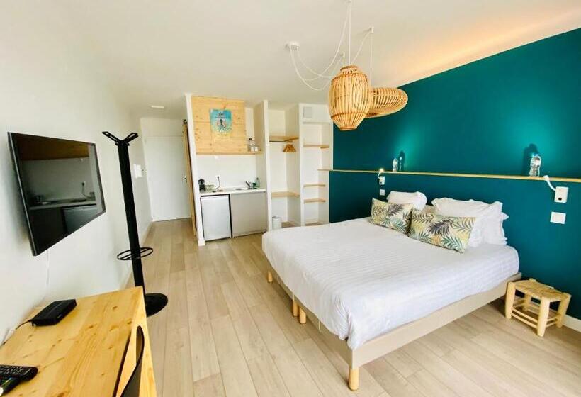 스탠다드 스튜디오 바다 전망, Cafe Miramar