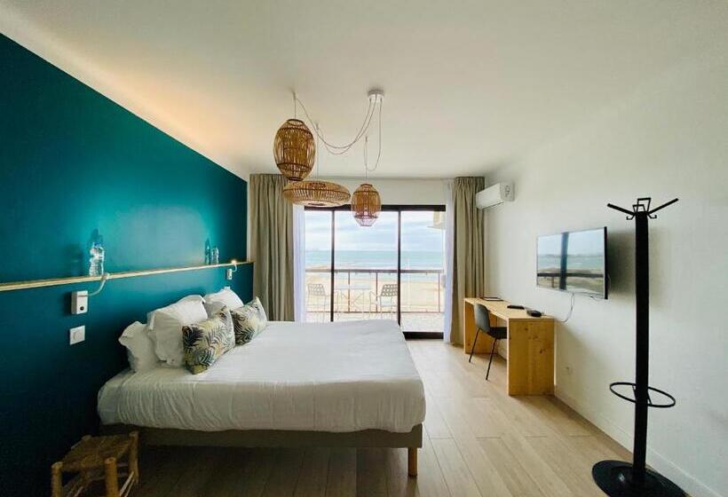 스탠다드 스튜디오 바다 전망, Cafe Miramar