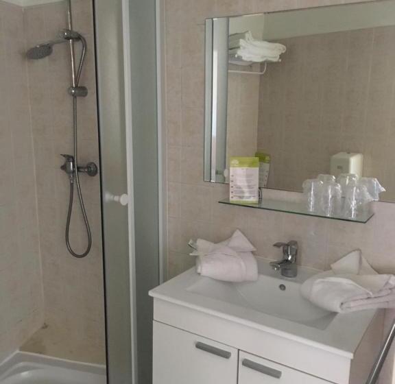 标准三人间, Le Fangassier