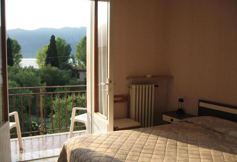 غرفة قياسية مطلّة علي البحيرة, Zanetti