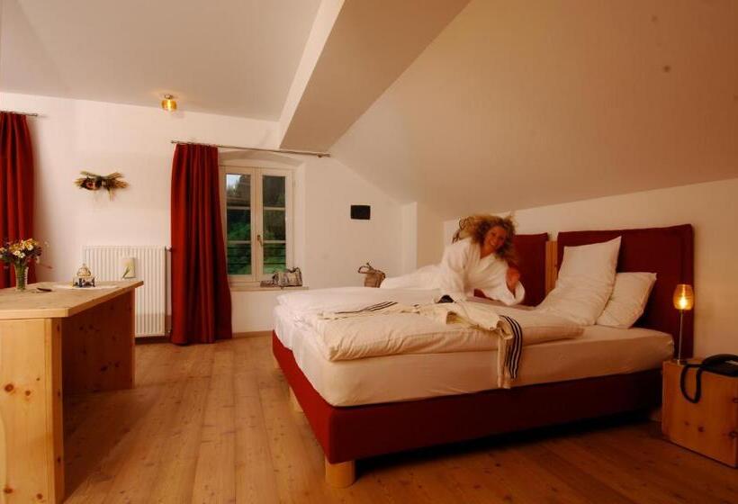 غرفة عائلية مطلّة علي الجبل, Small & Lovely Hotel Zaluna