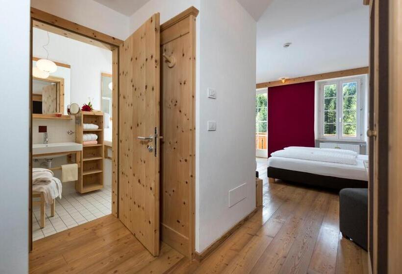 غرفة عائلية مطلّة علي الجبل, Small & Lovely Hotel Zaluna