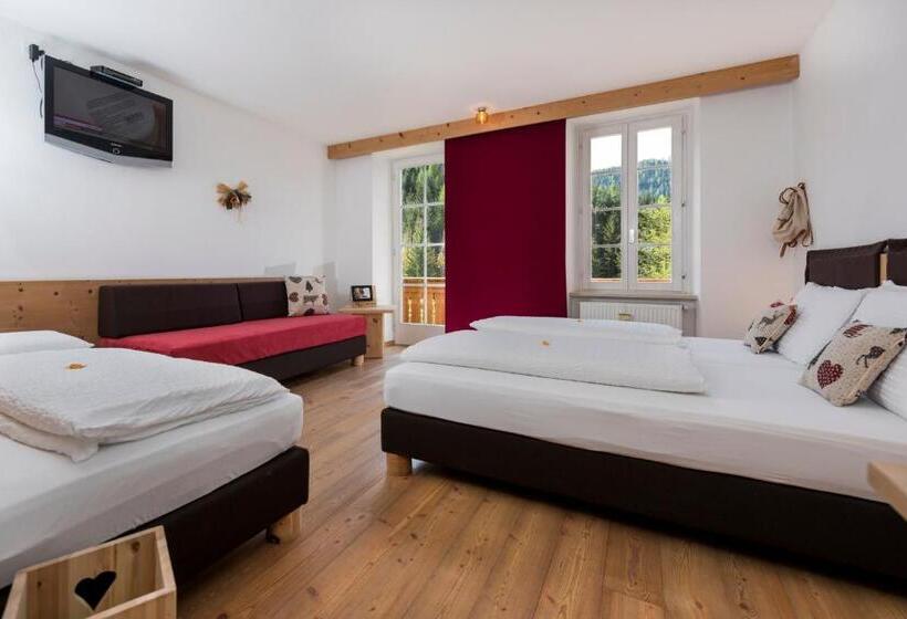 غرفة عائلية مطلّة علي الجبل, Small & Lovely Hotel Zaluna