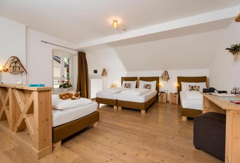 غرفة عائلية مطلّة علي الجبل, Small & Lovely Hotel Zaluna