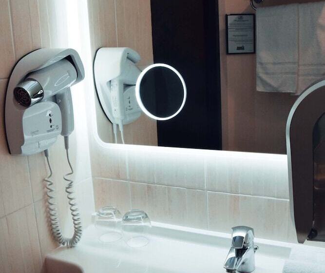 ファミリールーム, Brit Hotel Confort La Tour Blanche