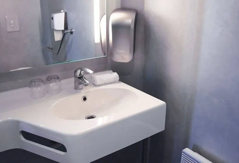 Perhehuone, Brit Hotel Confort La Tour Blanche