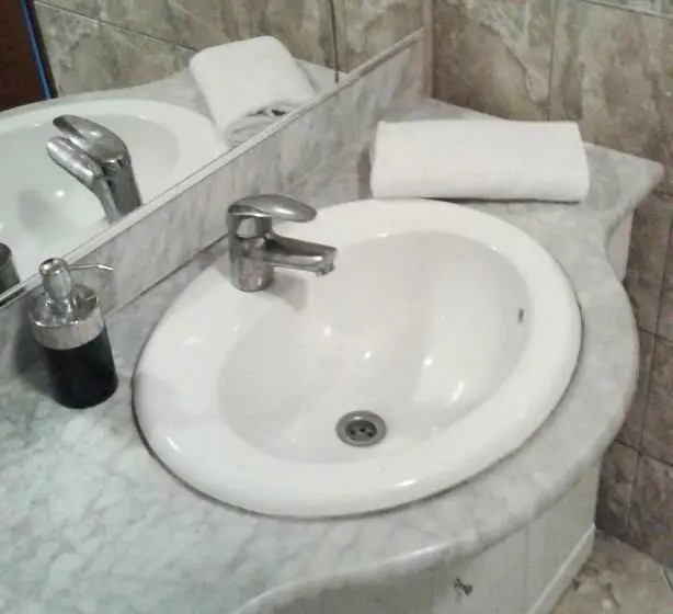 اتاق استاندارد چهارنفره با سرویس بهداشتی مشترک, Hostel Nina Mostar