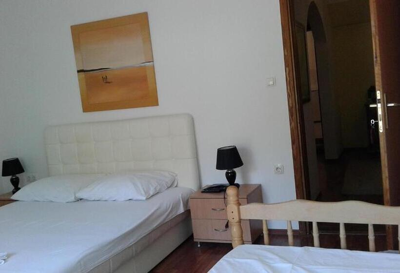 اتاق استاندارد چهارنفره با سرویس بهداشتی مشترک, Hostel Nina Mostar