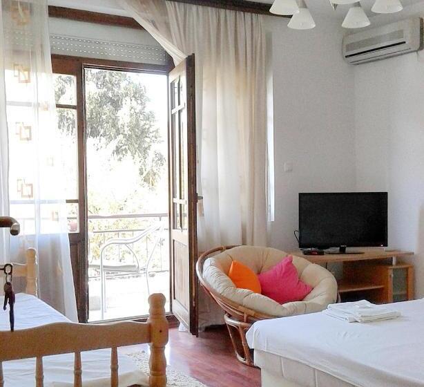 اتاق استاندارد چهارنفره با سرویس بهداشتی مشترک, Hostel Nina Mostar