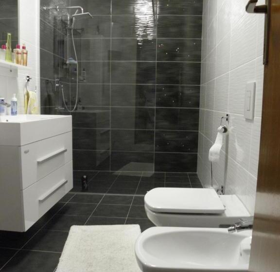 اتاق استاندارد با سرویس بهداشتی مشترک, Hostel Nina Mostar