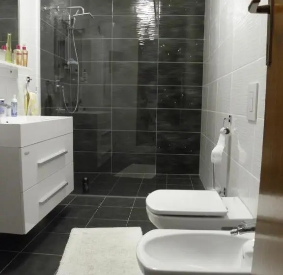 اتاق استاندارد با سرویس بهداشتی مشترک, Hostel Nina Mostar